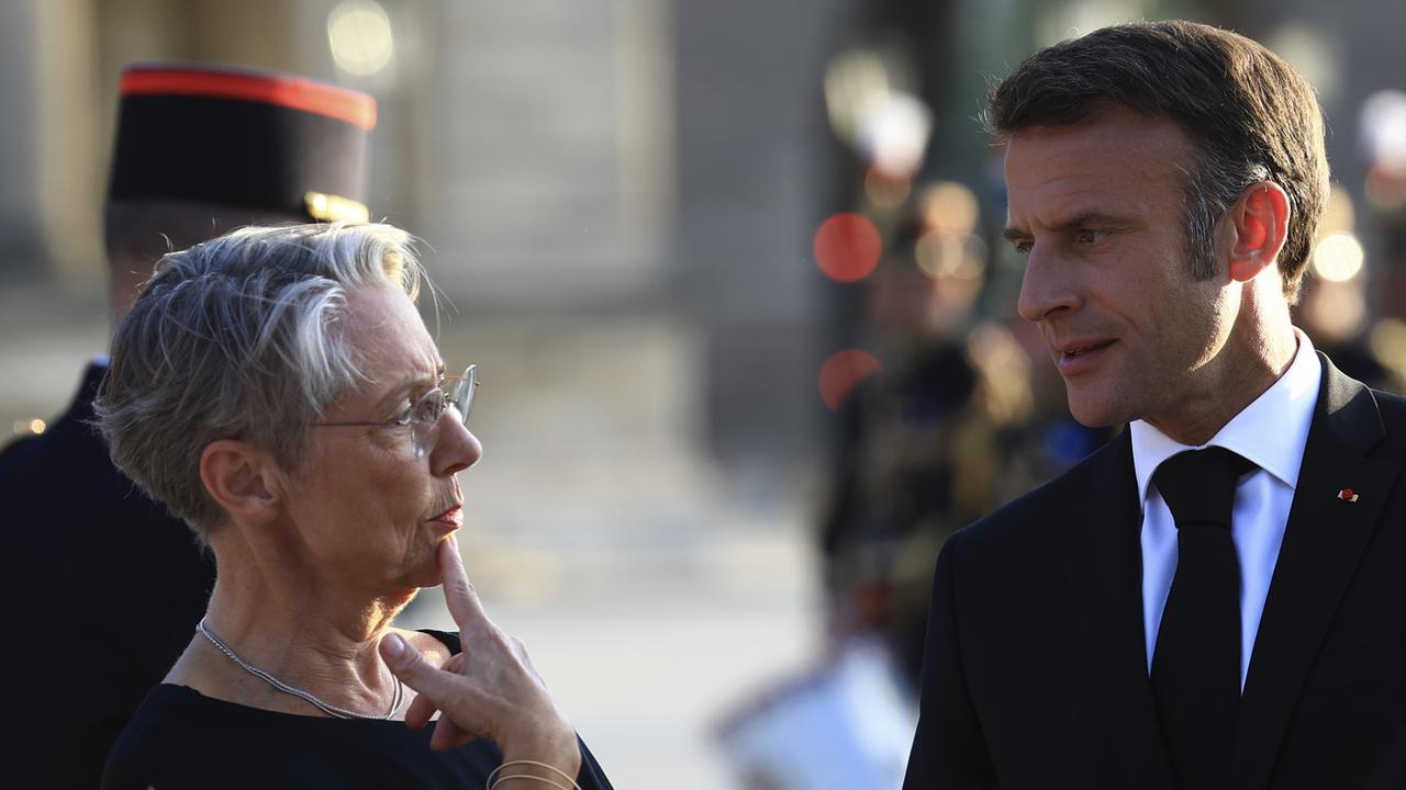Emmanuel Macron confirme Elisabeth Borne à Matignon, "ajustements" ministériels en vue. [Keystone - Aurelien Morissard]