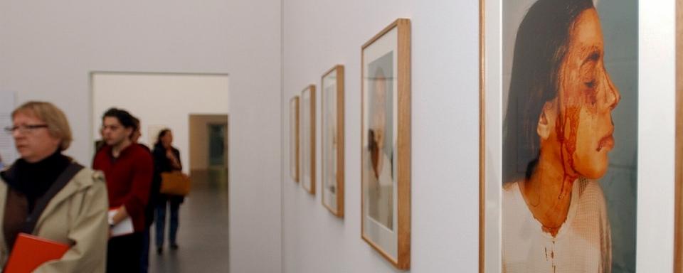 Exposition d'oeuvres d'Ana Mendieta en 2002 au Kunstmuseum de Lucerne. [Keystone - Guido Roeoesli]