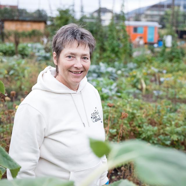 Isabelle Gendre, jardinière-reporter. Depuis plusieurs années, notre coach en jardinage développe son talent naturel pour la transmission. Elle évolue à la radio comme un poisson dans l’eau. Elle répond à vos questions et vous propose régulièrement des reportages sur ses découvertes. [Guillaume Perret]