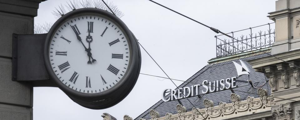 L'annonce du rachat de Credit Suisse par UBS a provoqué l'inquiétude de la clientèle du numéro deux bancaire helvétique et du personnel des deux institutions suisses. [Keystone - Ennio Leanza]