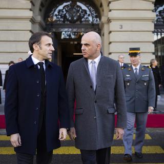 Alain Berset et Emmanuel Macron, lors de sa visite en Suisse. [Keystone - POOL/Peter Klaunzer]