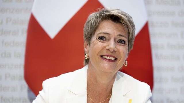 Selon la conseillère fédérale Karin Keller-Sutter en charge des finances, la Suisse a fait le choix de la sécurité en acceptant une imposition minimale de 15% pour les grandes entreprises. [Keystone - Peter Klaunzer]