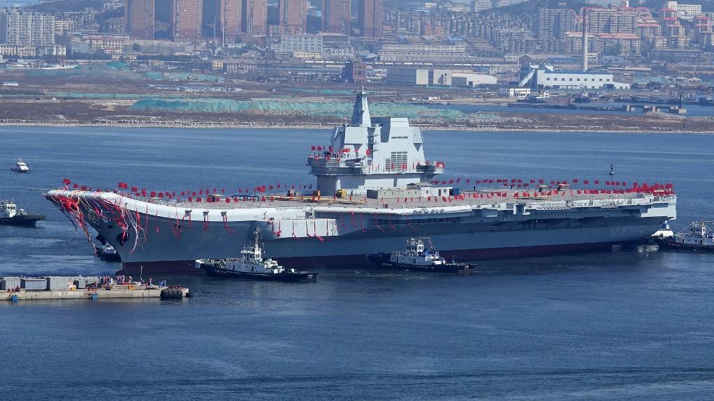 Le porte-avions chinois Shandong lors de sa première sortie en 2017. [AFP - STR]