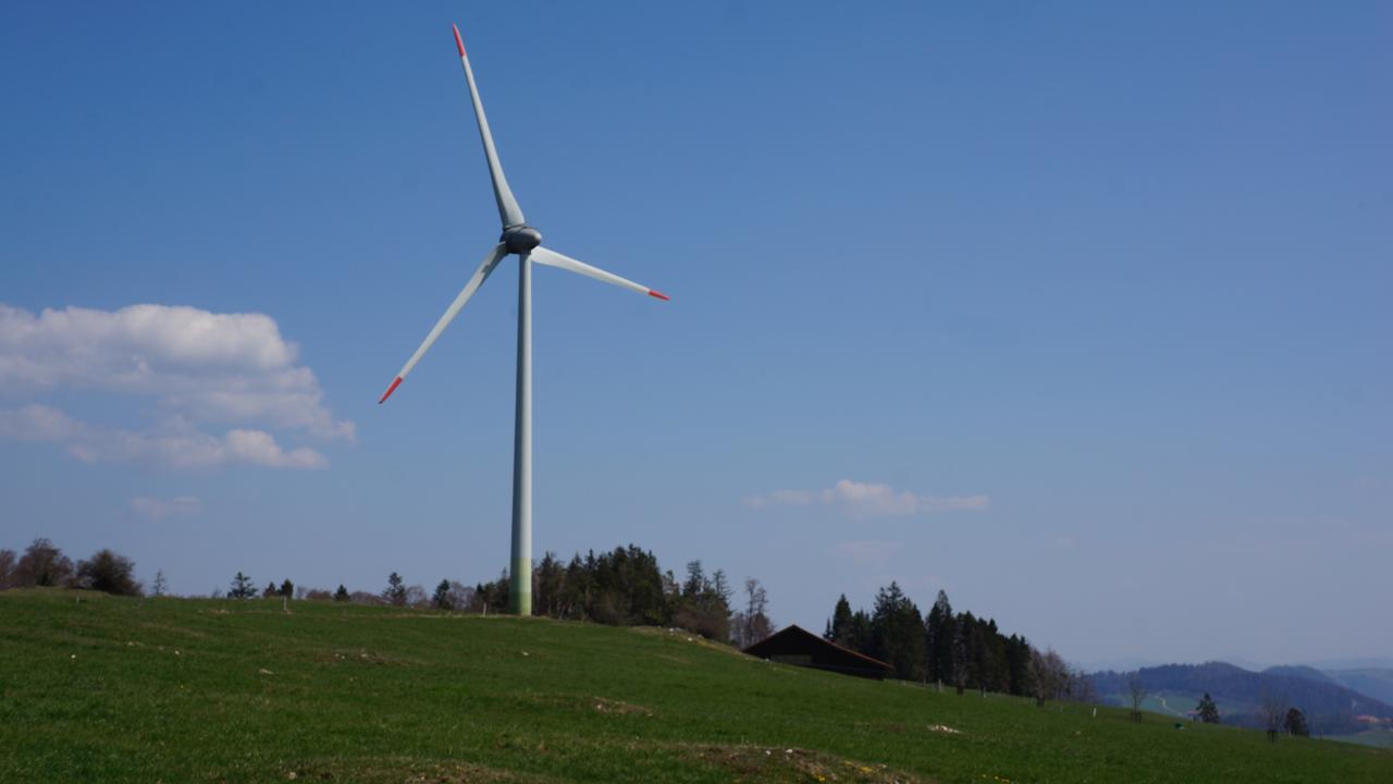 La production d'énergie éolienne atteint des records en Suisse (image d'illustration). [RTS - Gaël Klein]