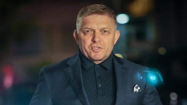 Le parti populiste Smer-SD de l'ancien Premier ministre slovaque Robert Fico a remporté les législatives de samedi. [Keystone - AP Photo/Darko Bandic]