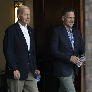 Le président Joe Biden et son fils Hunter photograhié le 13 août 2022. [AP Photo/Manuel Balce Ceneta]