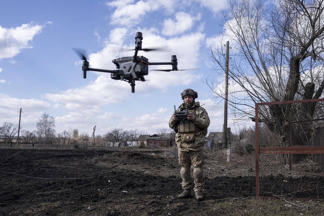 Les drones jouent un rôle essentiel dans la contre-offensive ukrainienne. [Keystone - Evgeniy Maloletka - AP Photo]