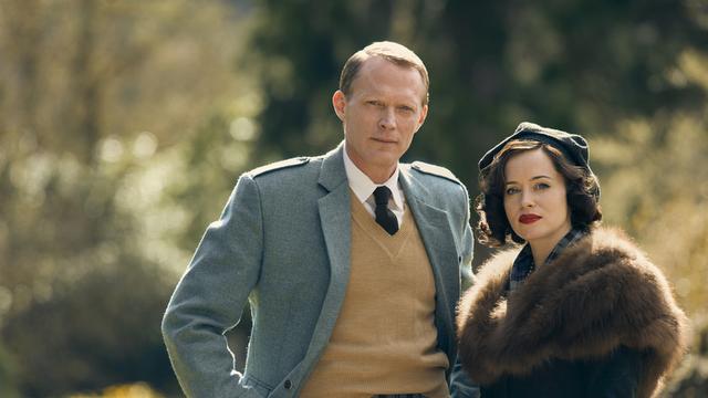 Paul Bettany et Claire Foy dans la série "A Very British Scandal" [SCANDAL PRODUCTIONS LIMITED & BLUEPRINT TELEVISION LIMITED & CPT Holdings, Inc. - Alan Peebles]