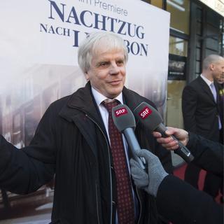 L'écrivain Peter Bieri alias Pascal Mercier lors de la première du film "Train de nuit pour Lisbonne" le 21 février 2013 à Berne. [Keystone - Marcel Bieri]