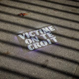 Un pochoir sur une rue de Paris, photographié le 26 octobre 2022. [Hans Lucas via AFP - Amaury Cornu]