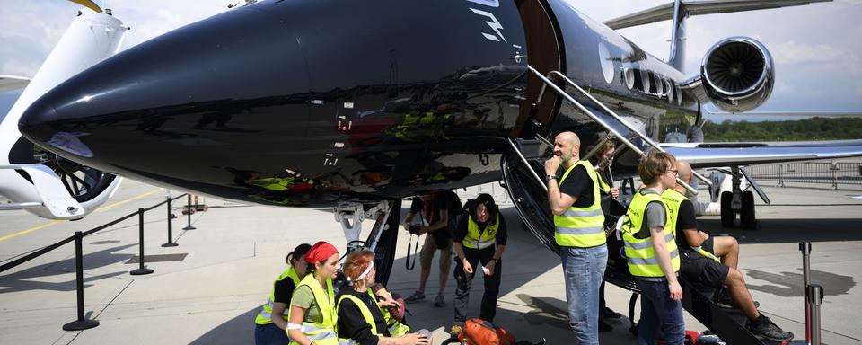 Les activistes du climat interpellés à Genève Aéroport condamnés. [Keystone - Laurent Gilliéron]