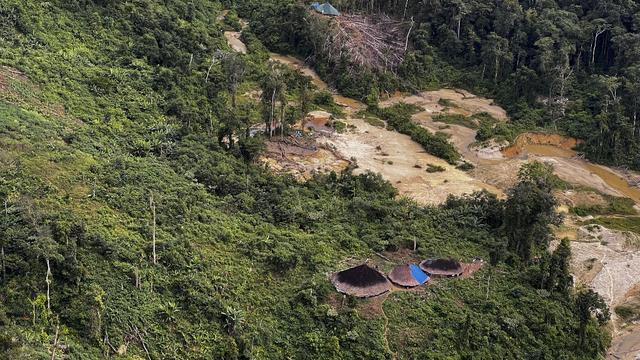 Le nouveau président brésilien tente de sauver la forêt amazonienne avec son plan climat. [afp - Alan Chaves]