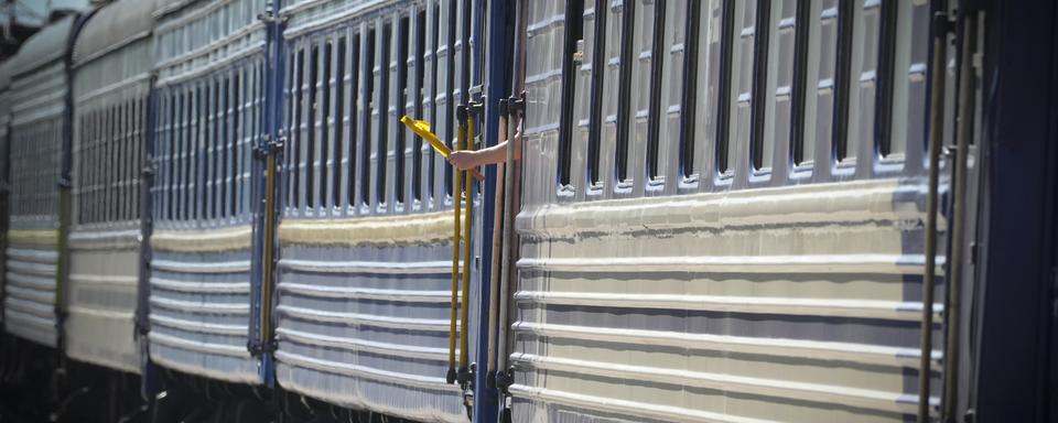 Un train qui évacue les civils en Ukraine. [Keystone/ap photo - Efrem Lukatsky]