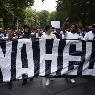Des manifestants lors de la marche blanche pour dénoncer la mort de Nahel. [EPA - Yoan Valat]
