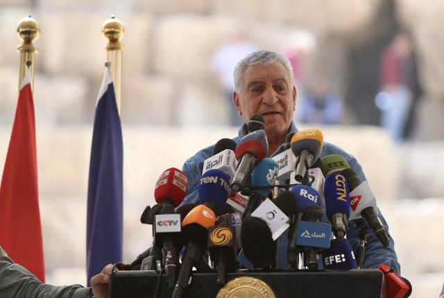 Zahi Hawass devant la presse à Guizeh, 02.03.2023. [Anadolu Agency/AFP - Fareed Kotb]