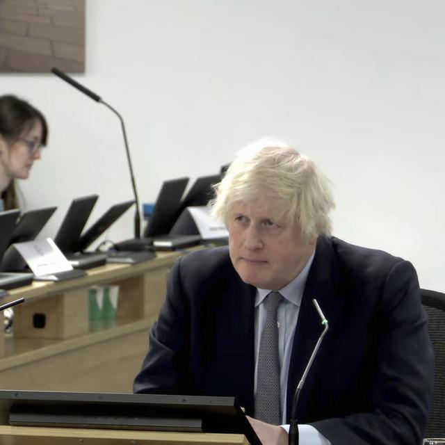 Boris Johnson a présenté ses excuses aux victimes du Covid et à leurs familles lors de son audition dans le cadre de l'enquête sur sa gestion de la pandémie. [Keystone - UK COVID-19 Inquiry via AP]