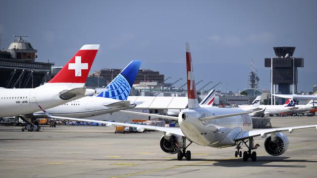 Le nombre de passagers dans les aéroports suisses en hausse. [Keystone - Laurent Gillieron]