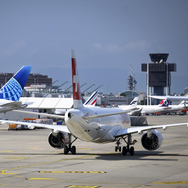 Le nombre de passagers dans les aéroports suisses en hausse. [Keystone - Laurent Gillieron]