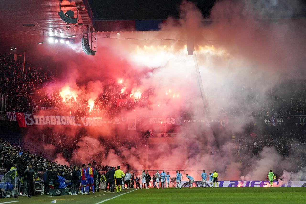 Les supporters turcs se sont déplacés en très grand nombre au Parc St-Jacques. [freshfocus - Claudio Thoma]