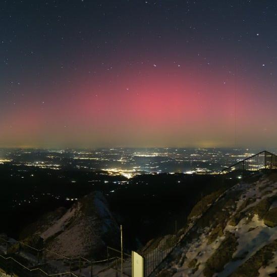 Des aurores boréales ont été brièvement visibles dans le ciel suisse. [TWITTER - MÉTÉO SUISSE]