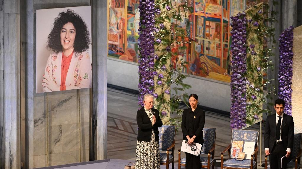 Emprisonnée, Narges Mohammedi n'a pu recevoir son prix Nobel à Oslo. [afp - Sergei Gapon / Anadolu]