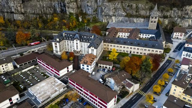 L'Abbaye de Saint-Maurice et le lycée-collège. [Keystone - Jean-Christophe Bott]