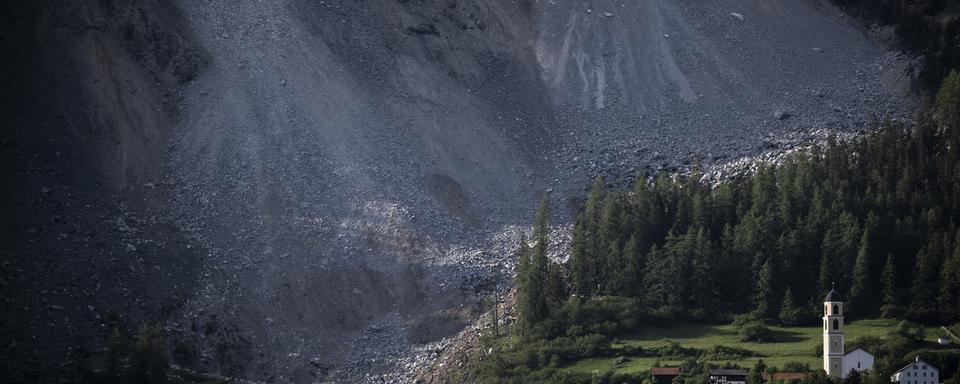 Les vitesses des mouvements de terrain multipliées par dix à Brienz. [Keystone - Gian Ehrenzeller]