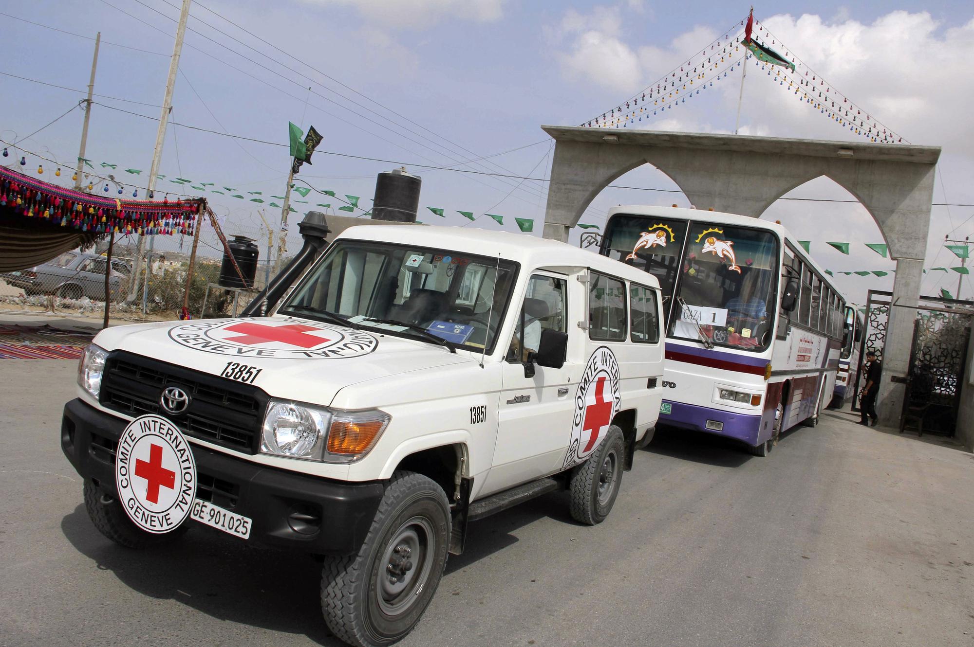 Un véhicule de la Croix-Rouge entre dans Gaza (image d'archives). [Reuters - Stringer]