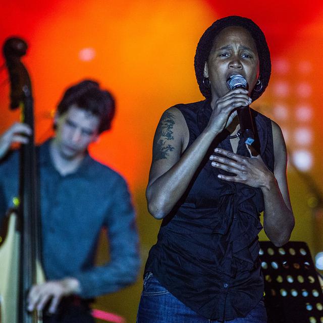 La chanteuse Natalia M. King durant le 10e Carthage Jazz Festival à Tunis en 2015. [Anadolu Agency via AFP - Amine Landoulsi]