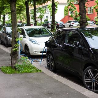 Borne de recharge de voiture électrique à Oslo. [Depositphotos - ©Softulka]