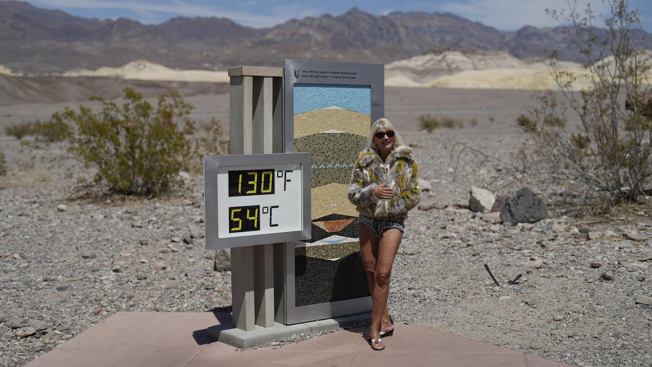 Les visiteurs affluent dans la vallée de la Mort qui enregistre des records de chaleur [AP Photo/Keystone - John Locher]