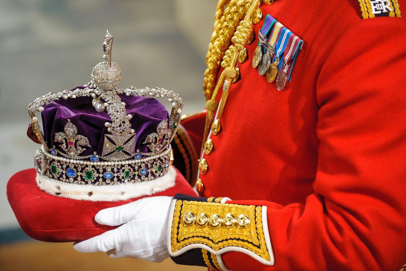 La couronne impériale d'apparat ou d'Etat est l'un des joyaux de la couronne britannique. [KEYSTONE - DOMINIC LIPINSKI]