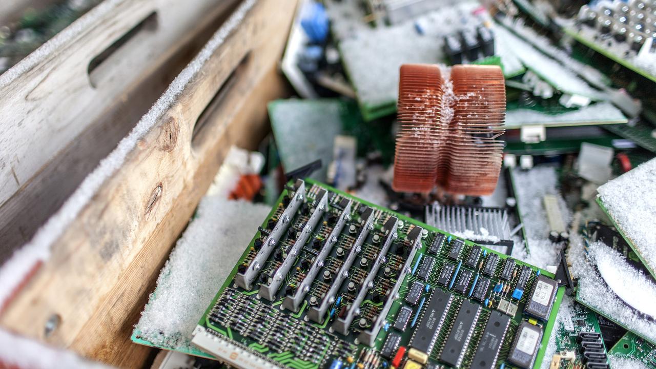 Près de 90'000 tonnes de déchets électroniques collectés en Suisse [KEYSTONE - GAETAN BALLY]