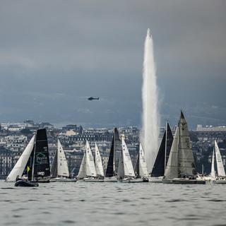 Des voiliers s'alignent au départ de la 84e édition du Bol d'Or,  à Genève, le 10 juin 2023. [Keystone - Valentin Flauraud]