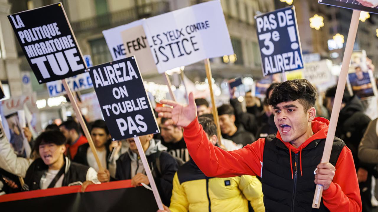 Manifestation visant a interpeller les autorités cantonales suite au suicide d'Alireza en décembre 2022 à Genève. [Keystone - Valentin Flauraud]