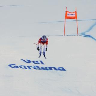 Marco Odermatt lors de la première épreuve de vitesse de la Coupe du monde de ski à Val Gardena. [Keystone - AP Photo/Alessandro Trovati]
