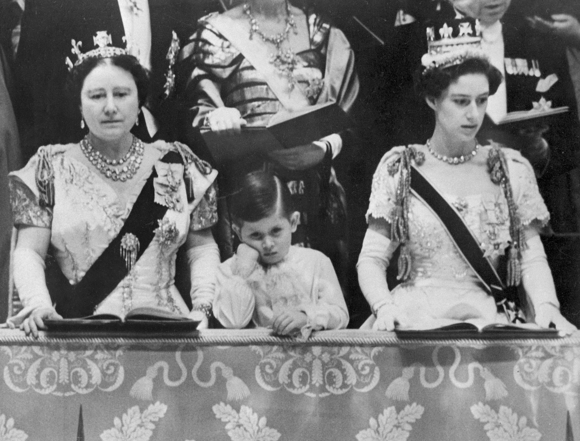 Le prince Charles lors du couronnement de sa maman Elizabeth II, le 2 juin 1953. [AFP - -]
