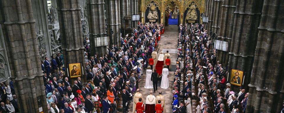 La cérémonie de couronnement du roi Charles III a commencé à l’Abbaye de Westminster. [Keystone/Pool Photo via AP - Gareth Cattermole]