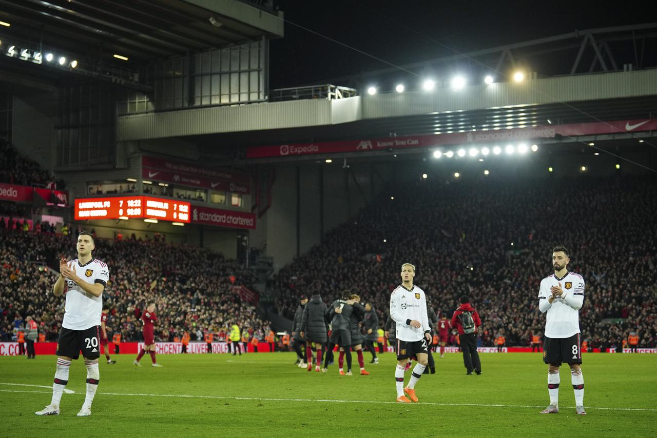 Les joueurs de Manchester United étaient pour le moins déconfits après la rencontre. [KEYSTONE - Jon Super]