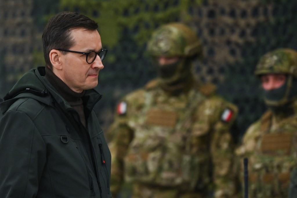 Le Premier ministre polonais, Mateusz Morawiecki lors d'une visite aux forces spéciales à Cracovie, le 18 février 2023. [AFP - Artur Widak / Nur Photo]