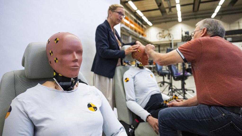 Un mannequin de crash-test féminin créé pour la première fois. [AFP - JONATHAN NACKSTRAND]