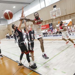 Un match de basket entre Massagno et le BC Boncourt. [Keystone - Ti-Press/ Pablo Gianinazzi]