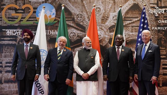 Le président Lula, 2e depuis la gauche, assiste actuellement au sommet du G20 à New Dehli, en Inde. [AP Photo/Keystone - Evan Vucci]