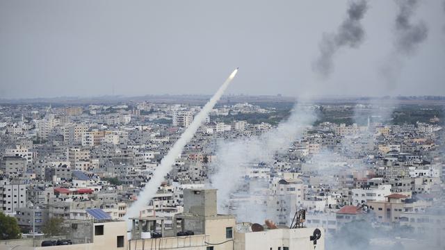 Le Hamas a attaqué Israël par surprise en lançant des roquettes sur plusieurs villes du territoire. [AP photo / Keystone - Hatem Moussa]