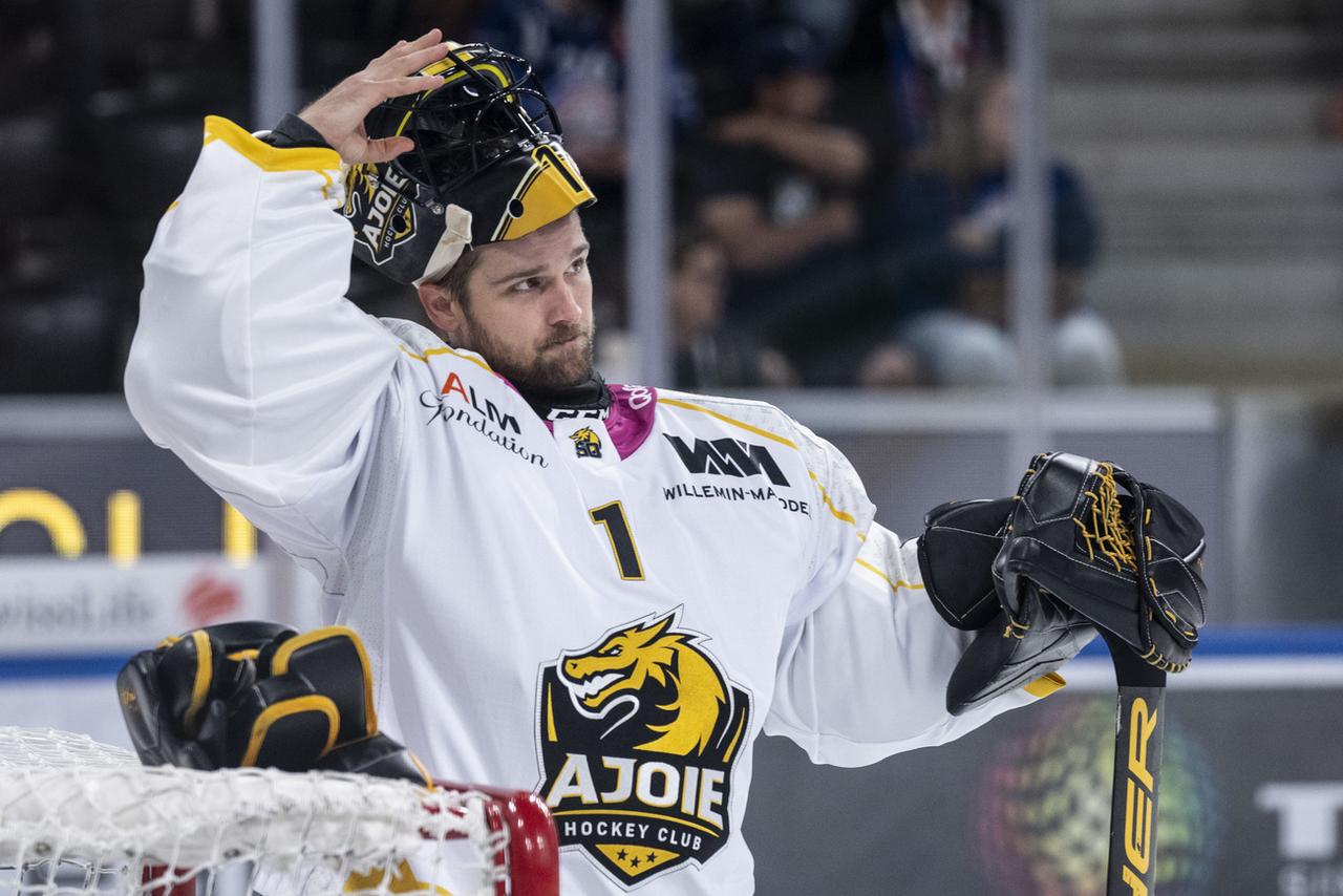 Tim Wolf dispute sa dernière saison avec le maillot du HC Ajoie. [KEYSTONE - Ennio Leanza]