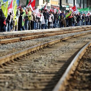 Les manifestations avaient déjà bloqués les transports publics en 2013, ici à Düsseldorf en Allemagne. [EPA/Keystone - Martin Gerten]