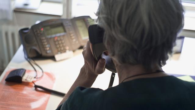 Les arnaques par téléphone en Suisse sont trois fois plus nombreuses cette année qu'en 2022, alertent les polices et les spécialistes de la prévention. [Keystone]