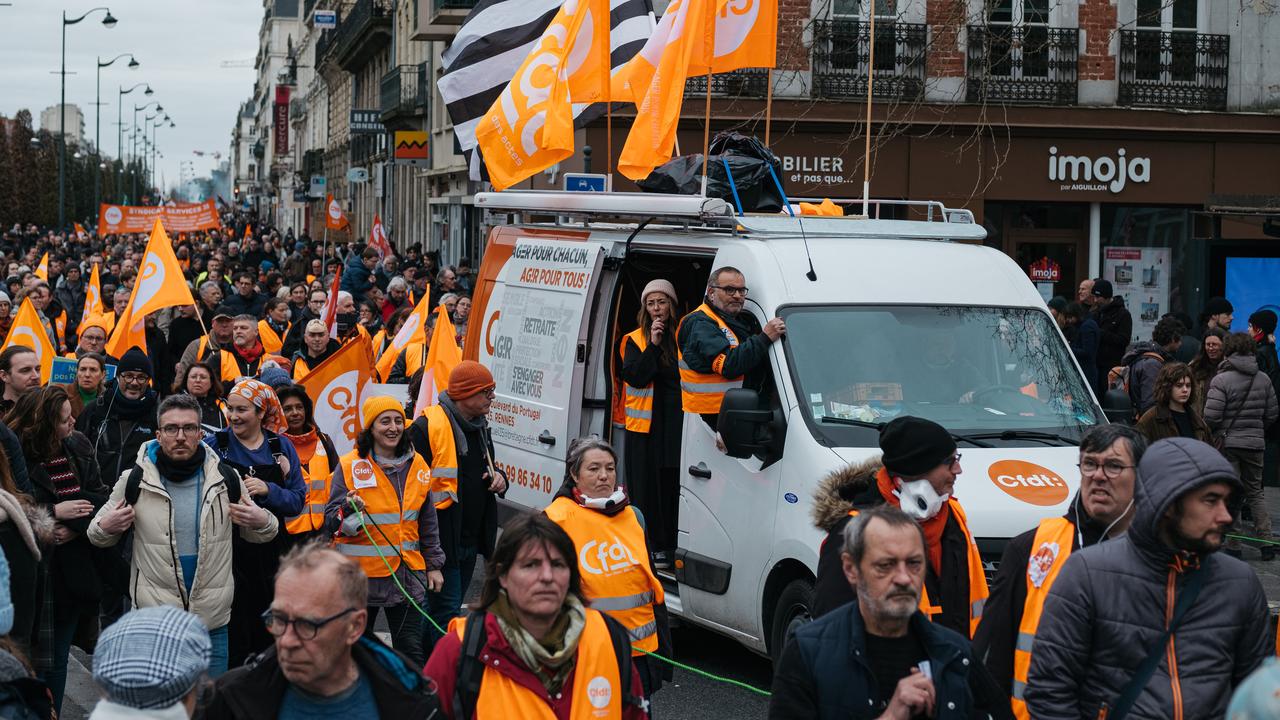 Défilé dans les rues de Rennes contre la réforme des retraites, le 16 février 2023. [AFP - Hans Lucas]