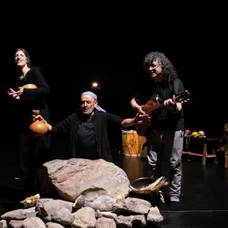 Maria de la Paz, Omar Porras et William Fierro dans "Pagamento/Ritualitos". [Lauren Pasche]