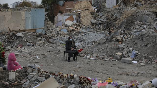 Les ruines d'une maison suite à une bombe arménienne lancée en Azerbaïdjan en 2020. [Keystone - Emrah Gurel]